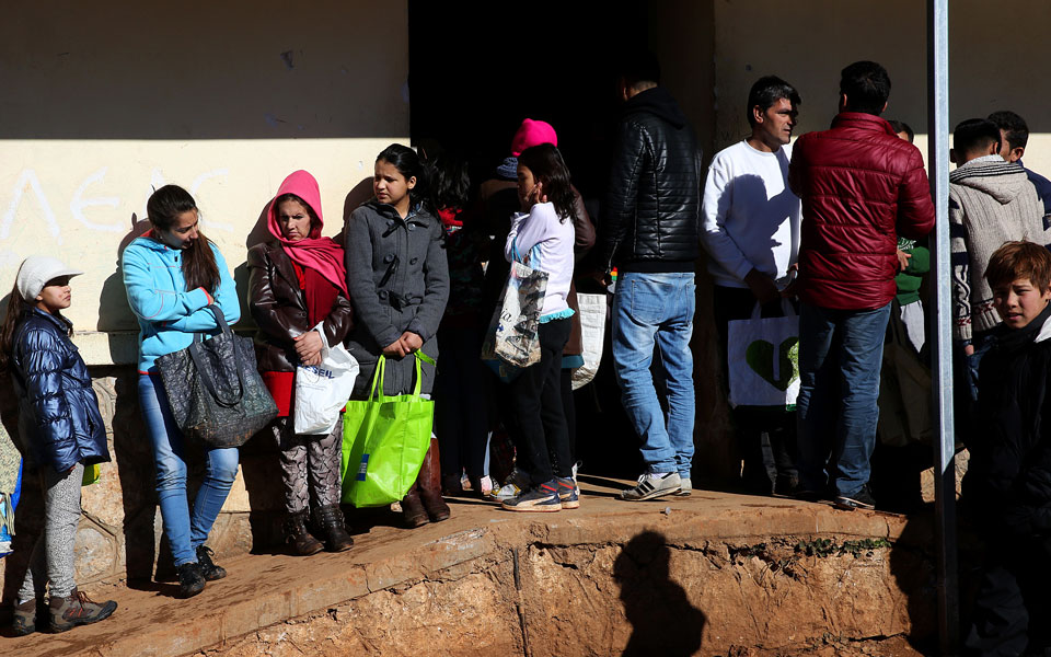 υπό-κράτηση-μετανάστες-που-έφτασαν-στ-2208842