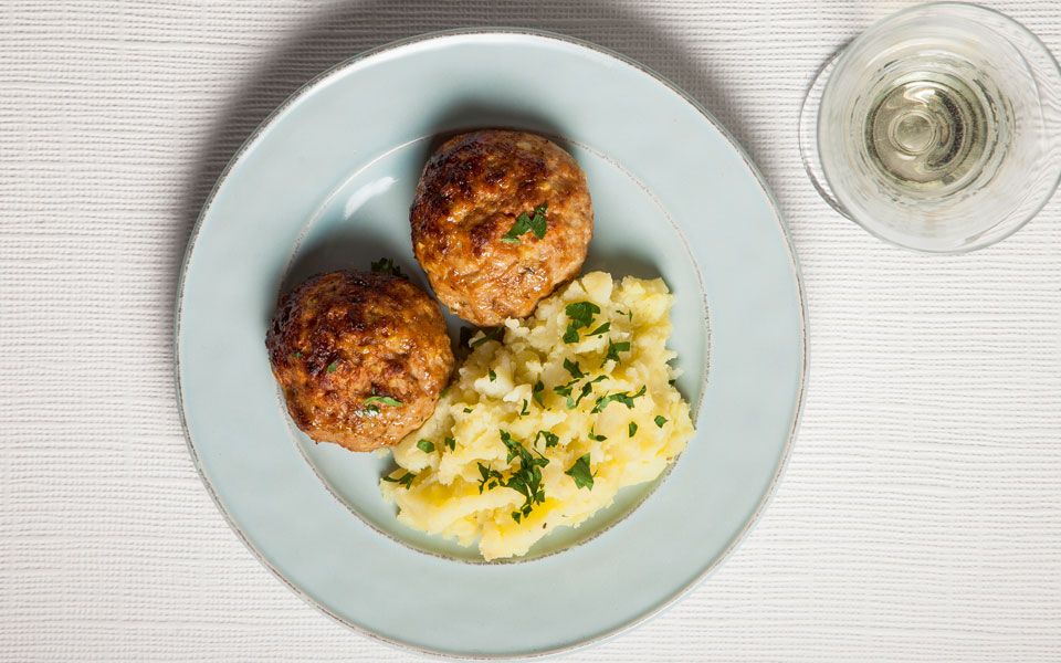 εύκολα-χοιρινά-μπιφτέκια-με-τριφτή-πα-2208969