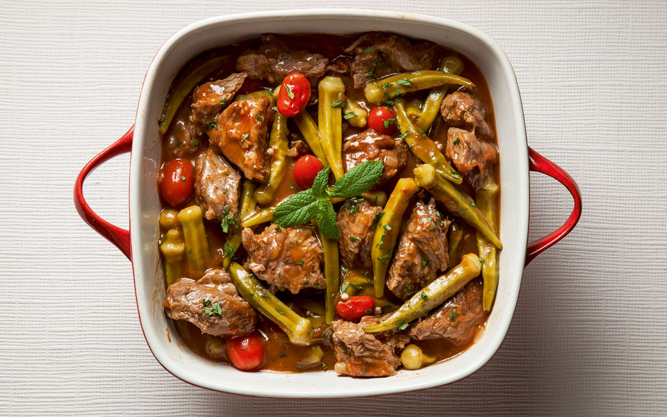 μοσχαράκι-με-μπάμιες-και-μελωμένα-ντο-2208966