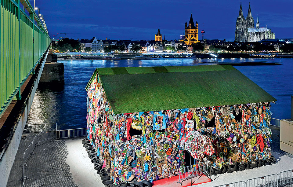 ξενοδοχεία-από-σκουπίδια-2208181