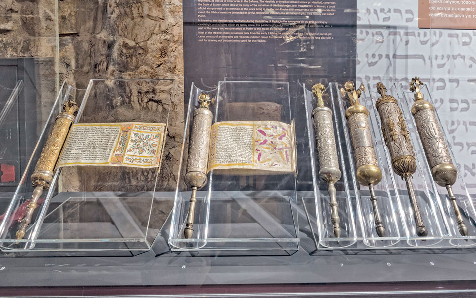 εκθεση-με-ιερά-κειμήλια-των-ρωμανιωτώ-2211277
