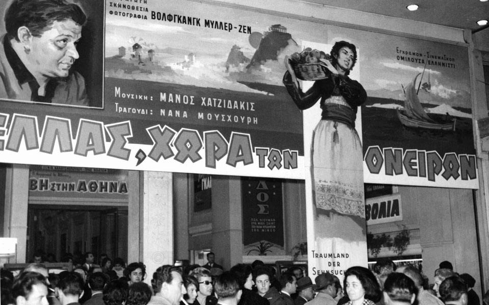 η-χαμογελαστή-ελλάδα-του-μάνου-2208461