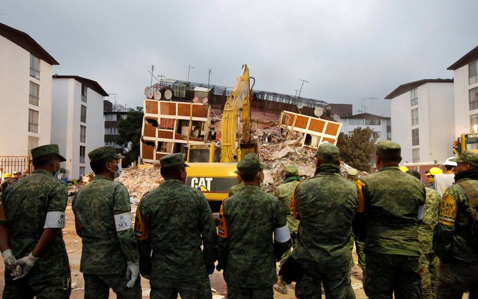 σεισμός-στο-μεξικό-αγωνιώδεις-έρευνε-2210092