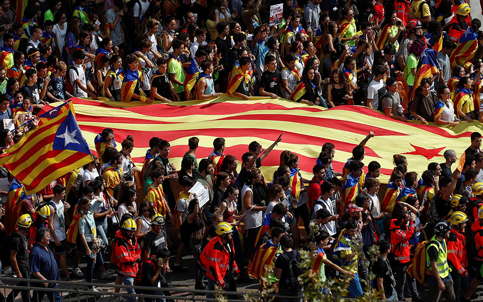 βαρκελώνη-χιλιάδες-μαθητές-και-φοιτη-2211341
