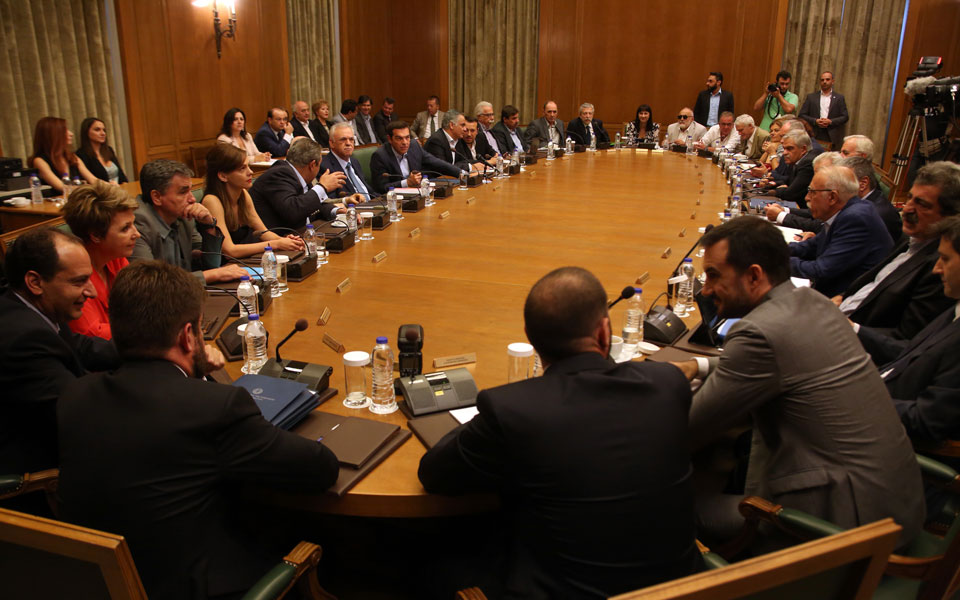 απόδραση-από-το-ελληνικό-σχεδιάζου-2211663