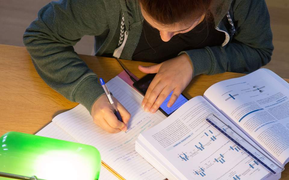 κανονικά-η-διανομή-συγγραμμάτων-στου-2215422