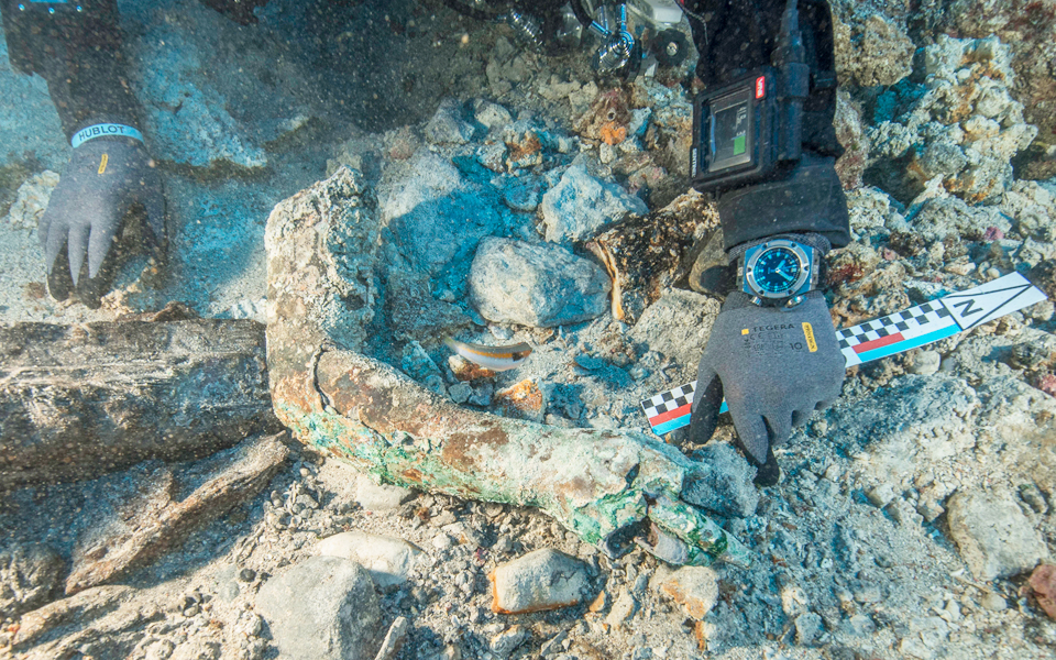 ενα-χέρι-ορφανό-στα-αντικύθηρα-2212130