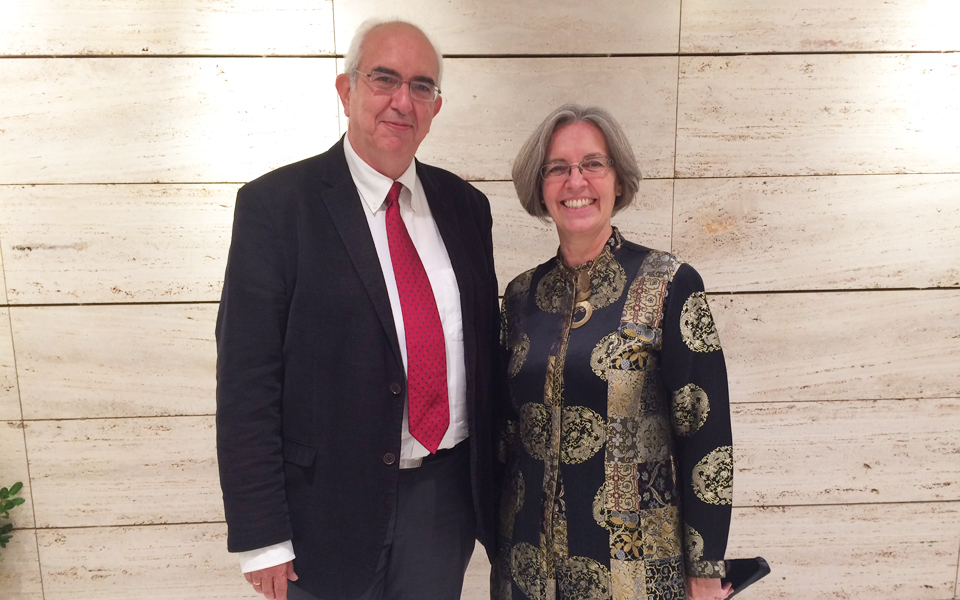 γεύμα-ποδαρικό-στη-νέα-πτέρυγα-μακρ-2212211