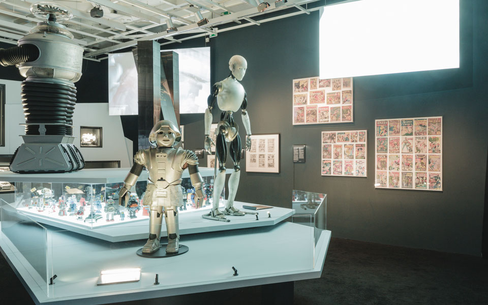 η-στέγη-στη-δίνη-της-επιστημονικής-φ-2212907