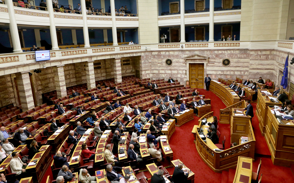 πολιτικό-θρίλερ-με-την-ταυτότητα-φύλο-2212838