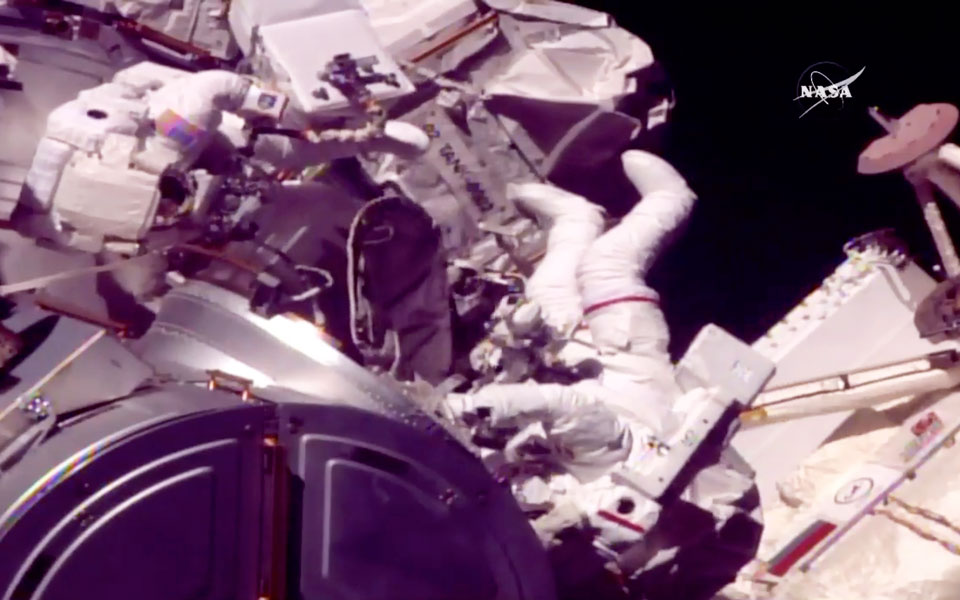 διαστημικός-περίπατος-με-σκοπό-τις-επ-2213100