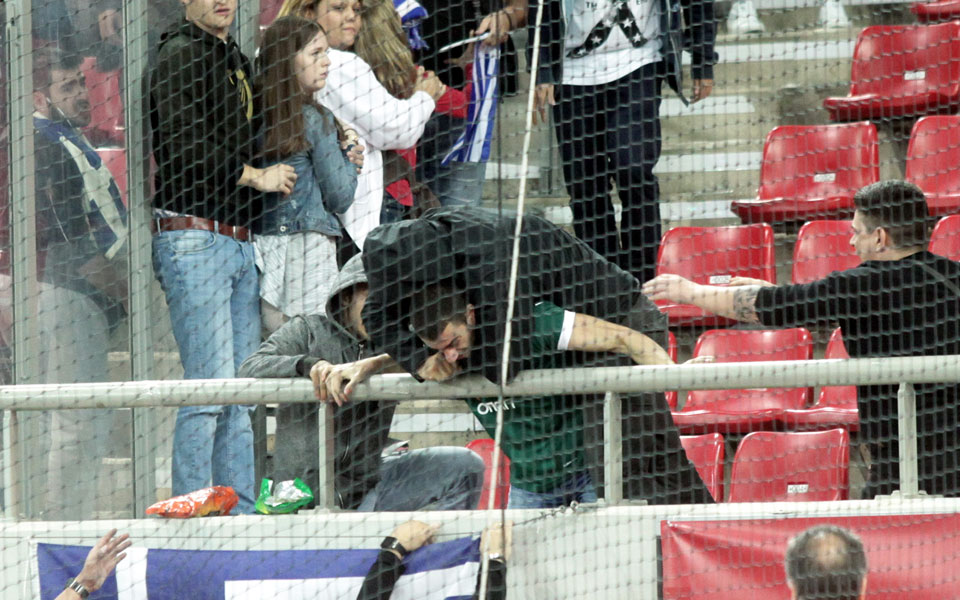 στα-ίχνη-των-χούλιγκαν-2213193