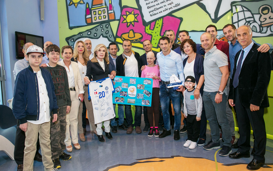 χρυσή-ομάδα-ποδοσφαίρου-2004-πρωταθλητέ-2215379