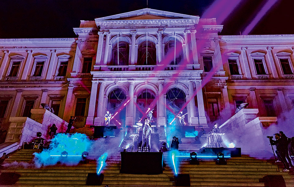 η-σύρος-στο-προσκήνιο-2212261