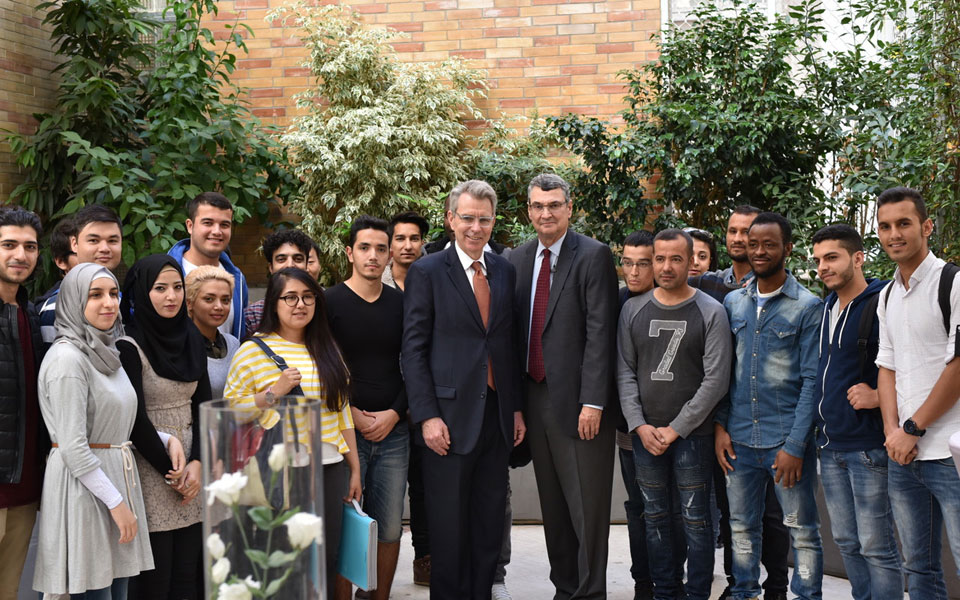 τρία-αμερικανικά-εκπαιδευτικά-ιδρύμ-2215276