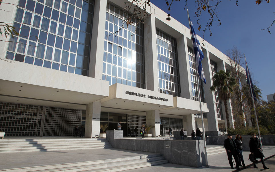 πανστρατιά-δικαστών-για-τις-νέες-μειώ-2212600