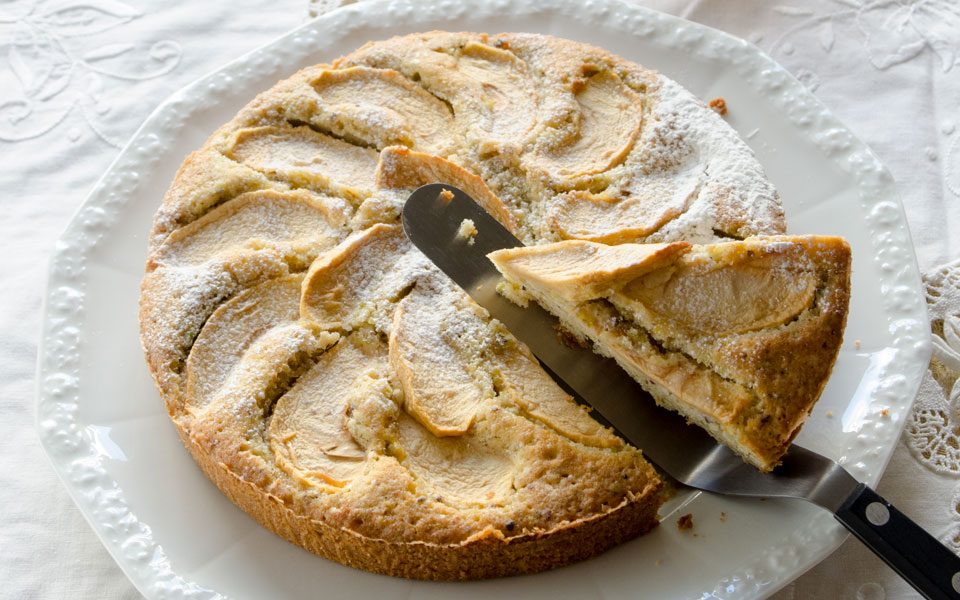 κέικ-με-μήλα-και-σκόνη-φιστικιού-2215574