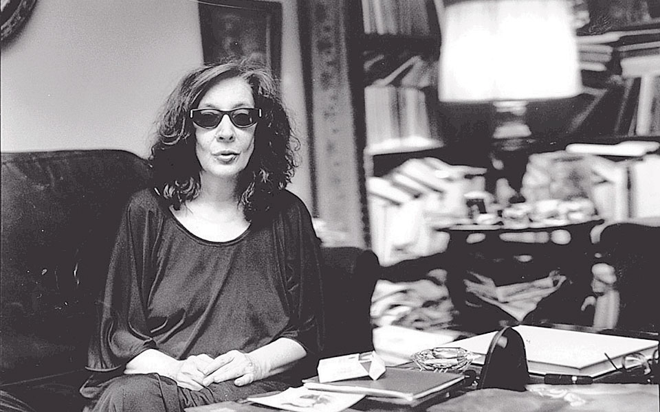 λούλα-αναγνωστάκη-μαύρα-γυαλιά-μαύρα-2212903