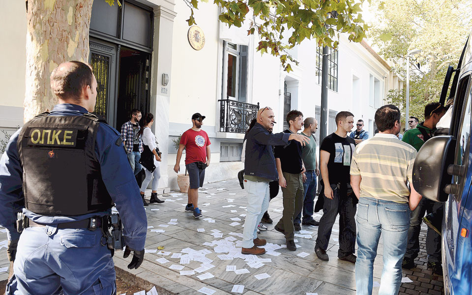 στο-αυτόφωρο-ο-ρουβίκωνας-2213179