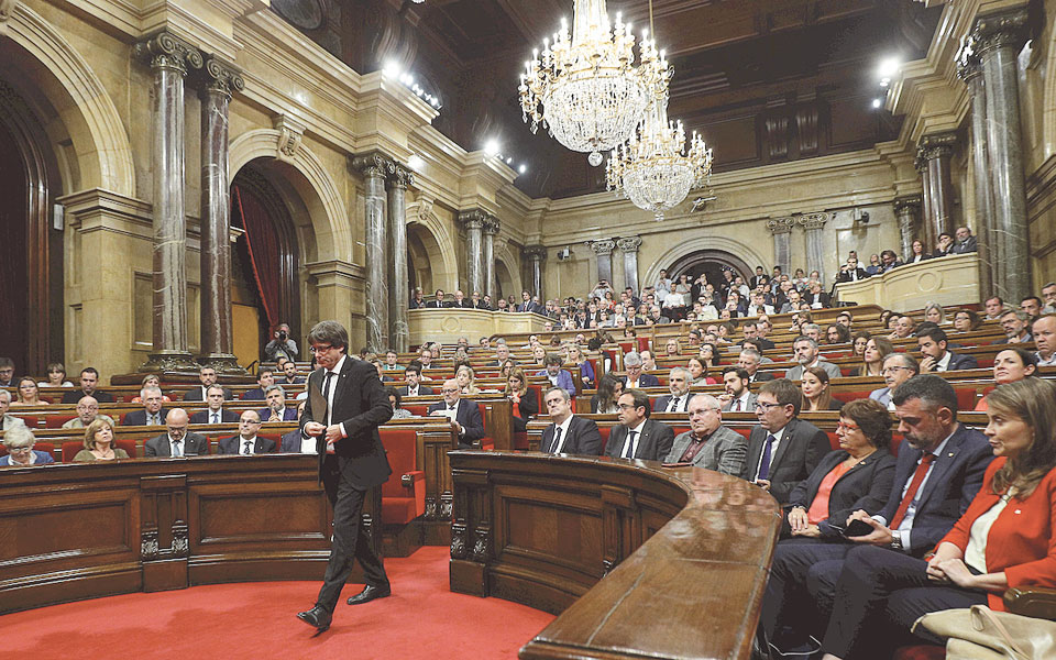 καταλωνία-ανεξαρτησία-με-αναστολή-2213022