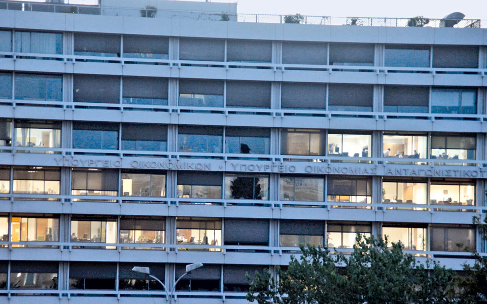 φρένο-στα-αναδρομικά-των-πρώην-βουλ-2214864