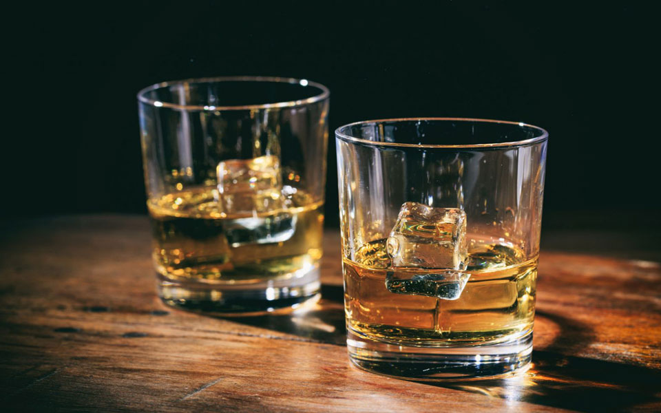 ουίσκι-και-στο-φαγητό-2214110