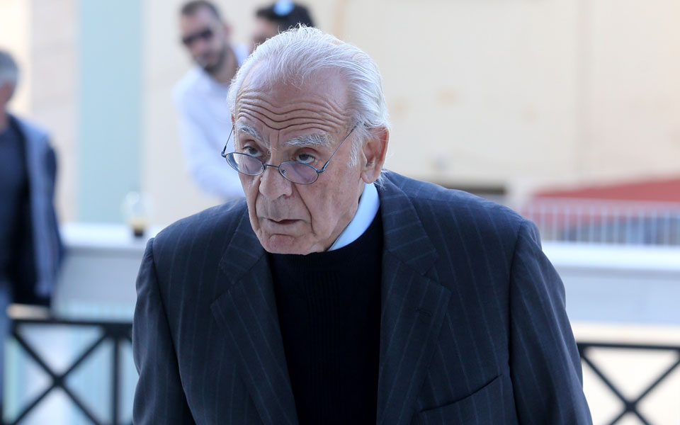 απέραντο-ψηφιακό-καφενείο-2215719