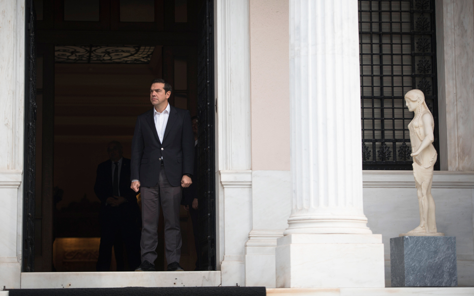 μισή-έξοδος-από-μνημόνιο-2215785