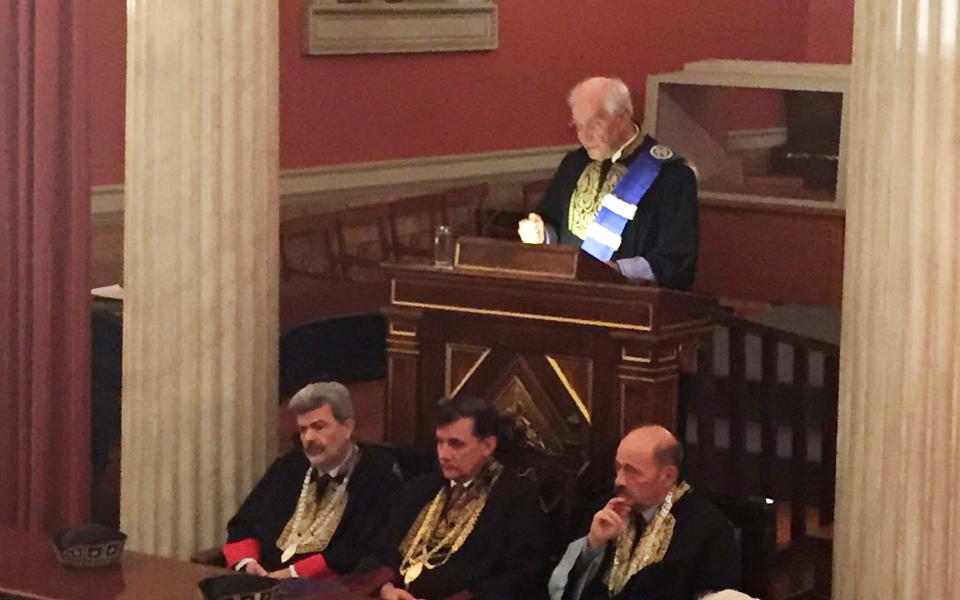 χρ-γιανναράς-επίτιμος-διδάκτωρ-στο-εκ-2216961