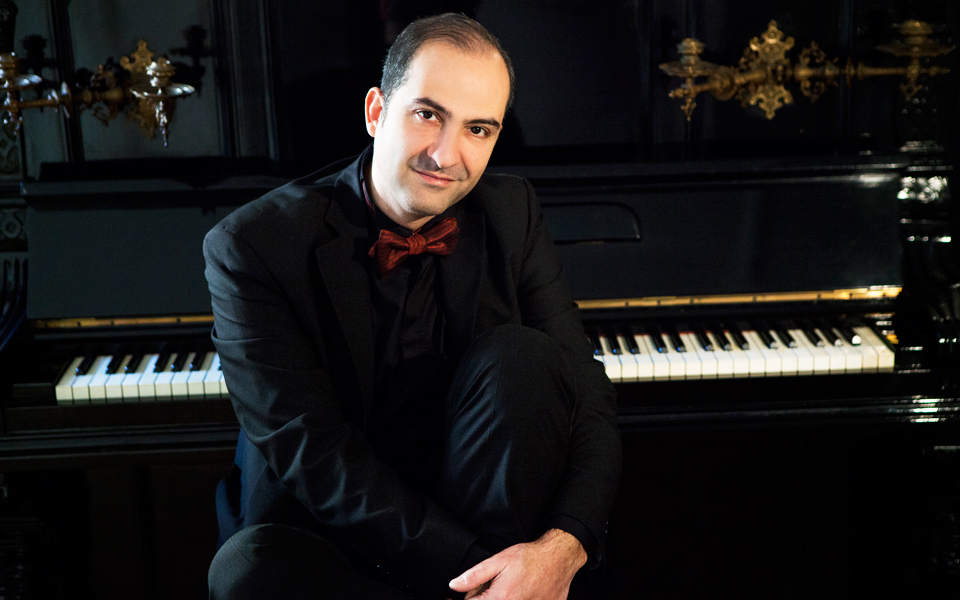 αρης-γραικούσης-ο-πιανίστας-που-χτίζ-2217143