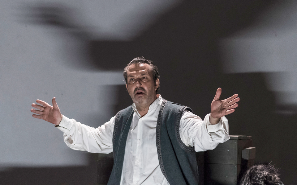 στα-πονηρά-νερά-του-μάνου-ελευθερίο-2217369