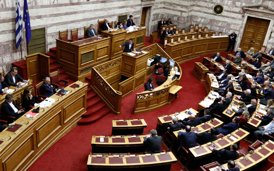 μετωπική-με-φόντο-τη-δυτ-αττική-στη-βου-2219058