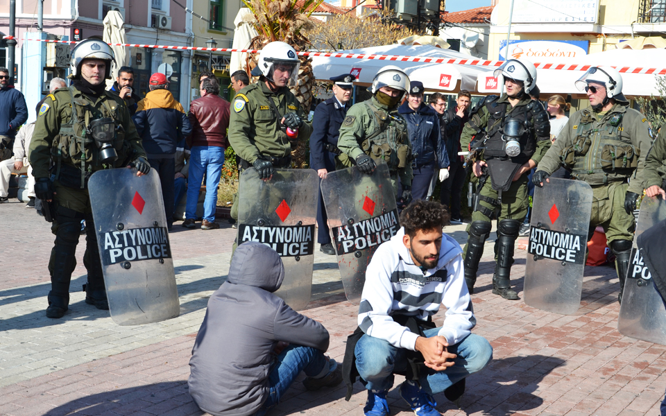εκτός-ελέγχου-πρόσφυγες-και-κάτοικοι-2219419