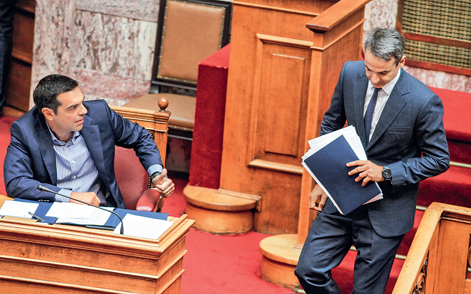 στο-κόκκινο-η-πολιτική-ένταση-με-καμμέ-2219366