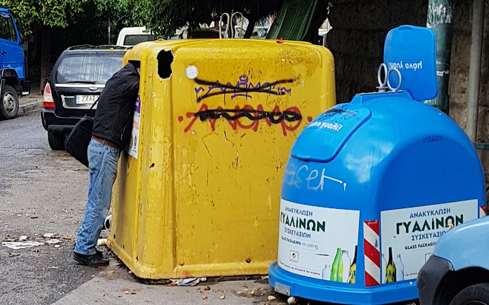 η-ζωή-γύρω-από-τους-κάδους-των-σκουπιδι-2219868