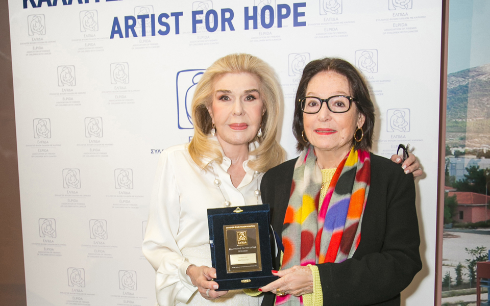 ενα-χάρτινο-φεγγαράκι-λάμπει-για-τη-2220475