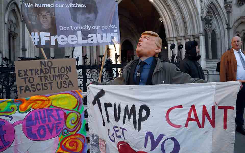 αρνηση-μέι-στην-απαίτηση-βουλευτών-να-2220782