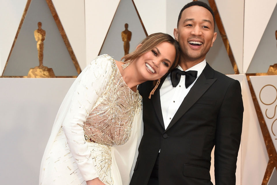 baby-boom-h-chrissy-teigen-είναι-έγκυος-και-το-ανακοίνωσε-μ-2219210