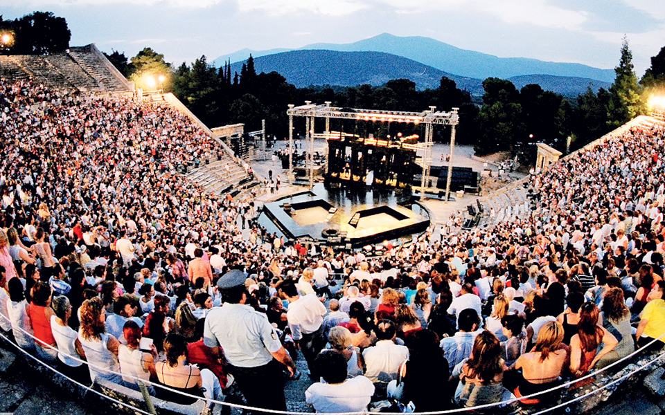 γέλιο-και-κλάμα-στην-επίδαυρο-2220460