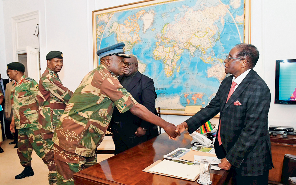 δεν-φεύγει-ο-μουγκάμπε-2219022