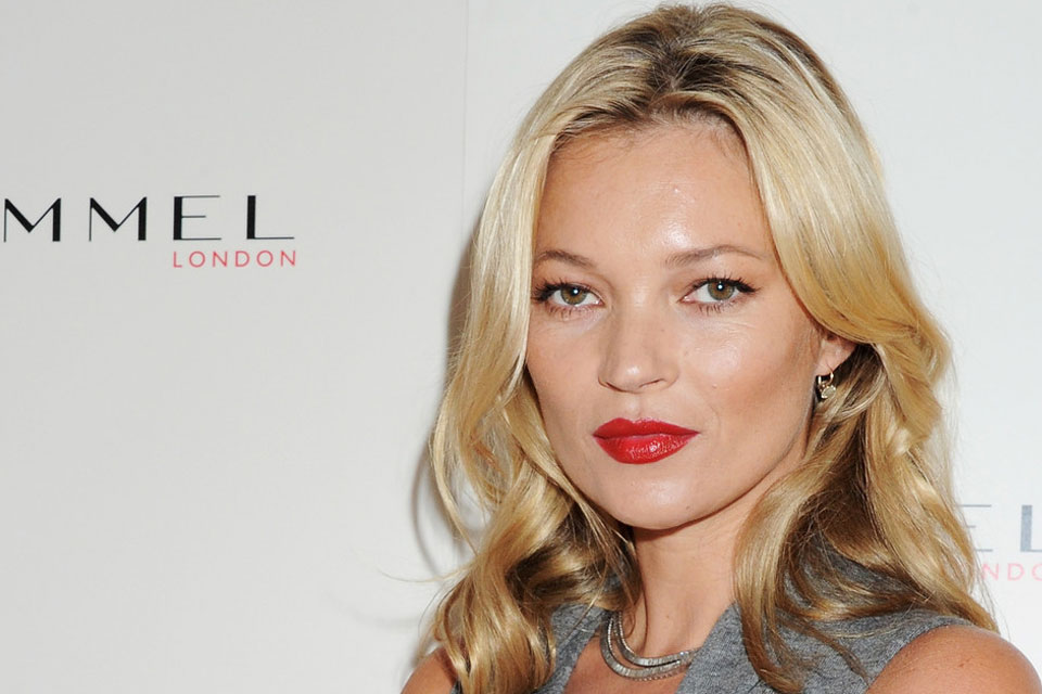 h-kate-moss-μόλις-φόρεσε-αυτές-τις-mango-μπότες-και-ε-2217942