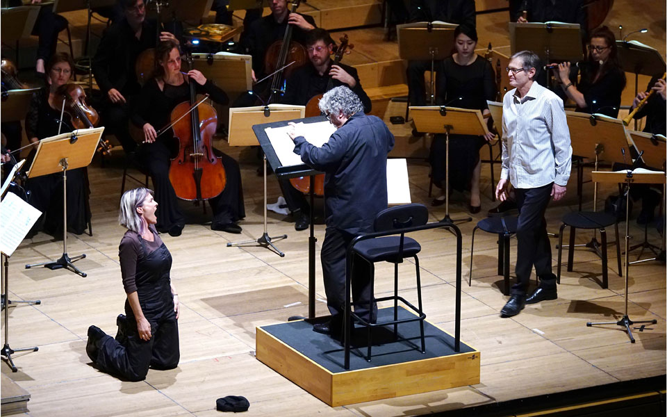 η-λεονόρα-του-διαφωτισμού-και-των-υψ-2217190