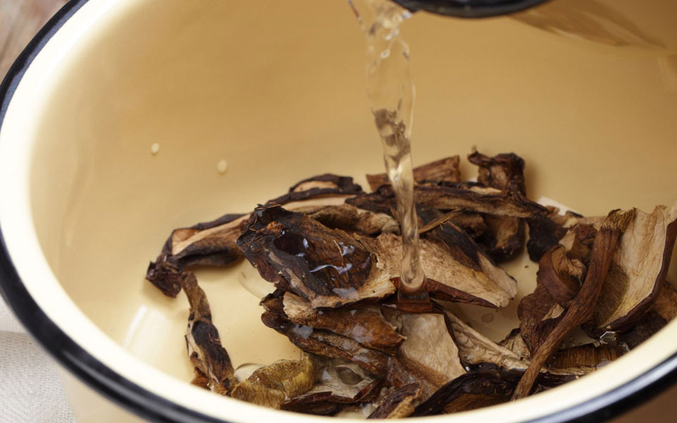 πώς-μεταχειριζόμαστε-τα-ξερά-μανιτάρ-2218929