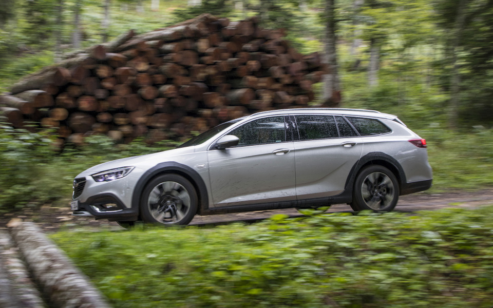 το-opel-insignia-country-tourer-ολοκληρώνει-την-παρέα-2218168