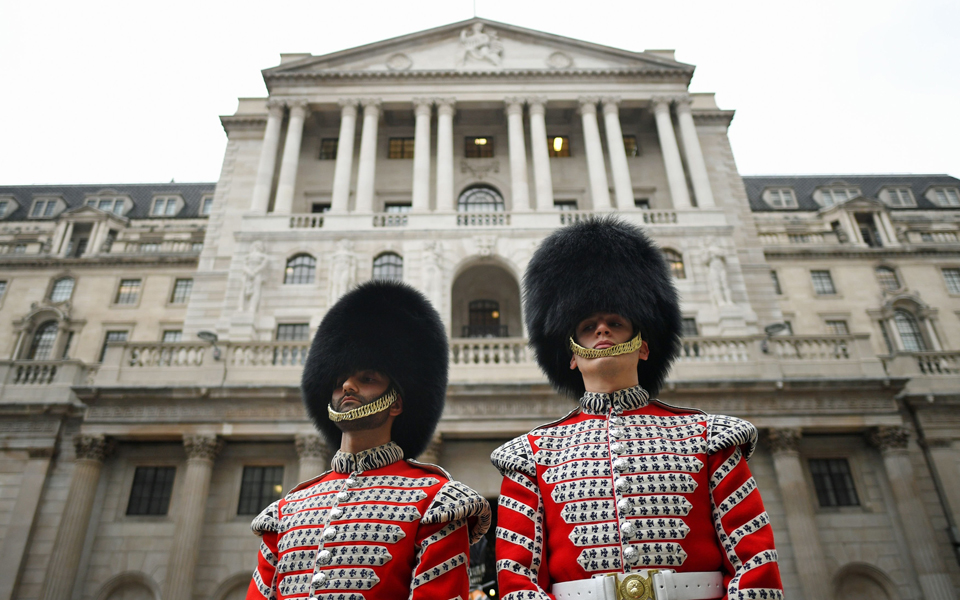 η-ττα-βάζει-πλάτη-για-να-καλύψει-τον-λογ-2221098