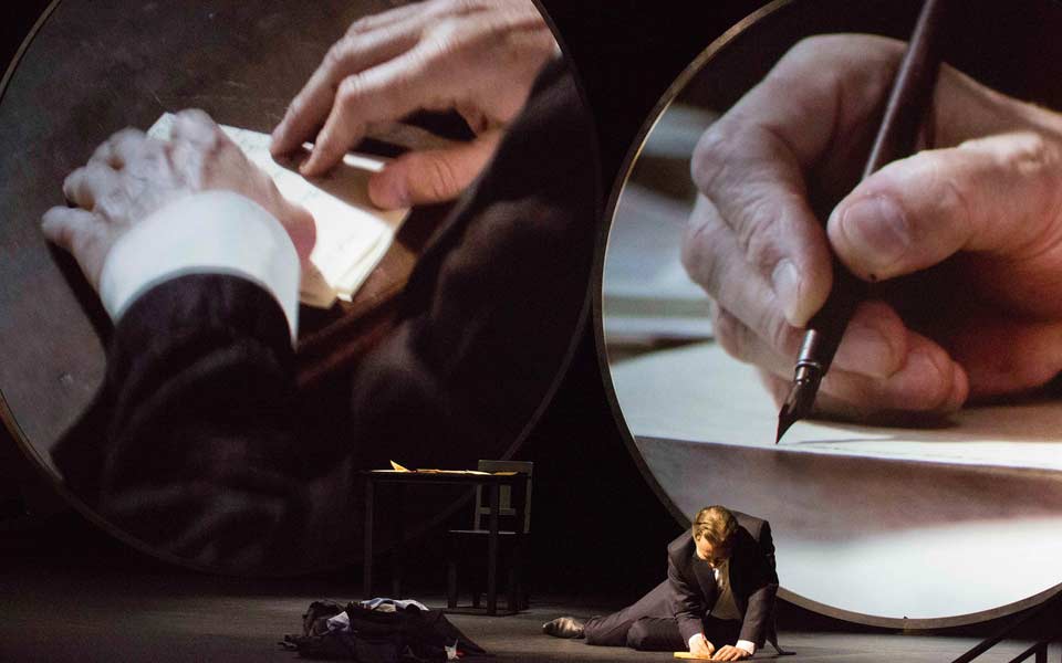 ζώντας-μακριά-από-τη-ζωή-2223134