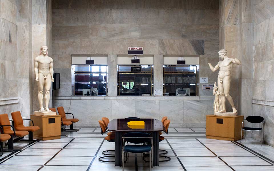 ο-αισθητικός-σουρεαλισμός-του-ελληνι-2223551