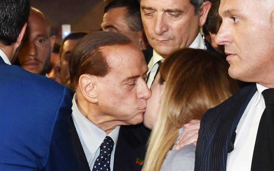 ο-μπερλουσκόνι-επανέρχεται-πλουσιότ-2224062