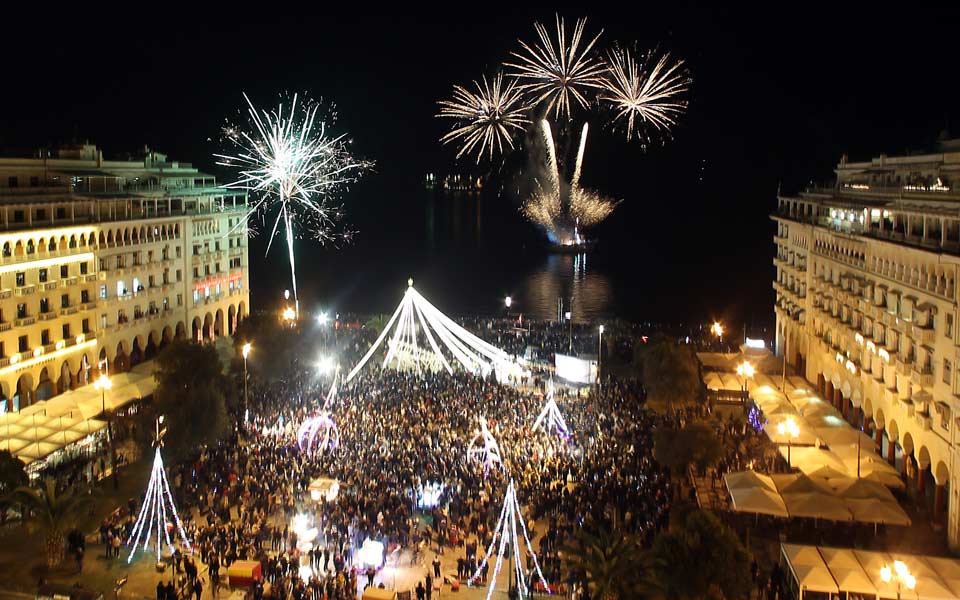 θεσσαλονίκη-5-000-πυροτεχνήματα-στη-γιορ-2224970