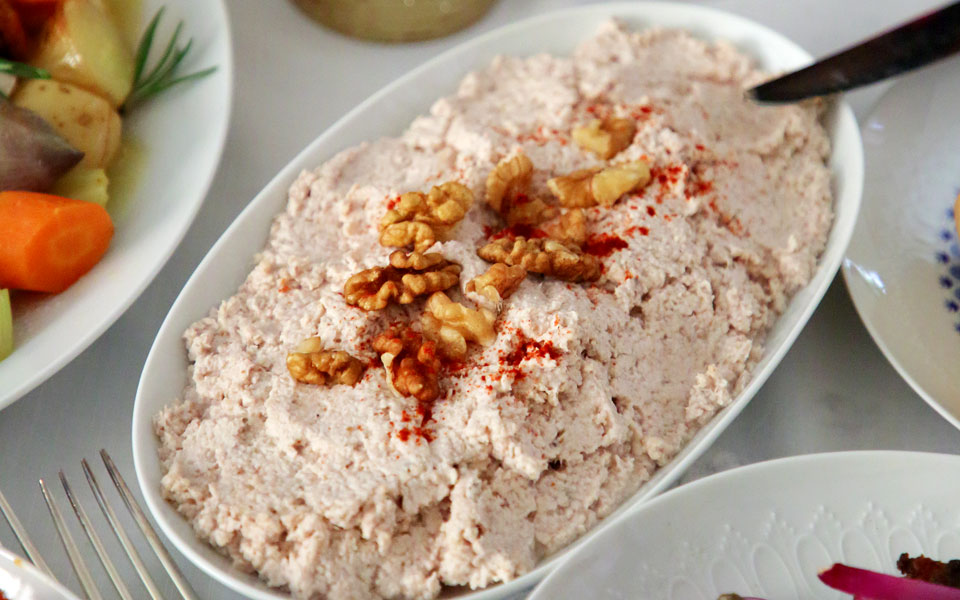 τσερκέζ-ταβούκ-κοτοσαλάτα-με-καρύδια-2223858